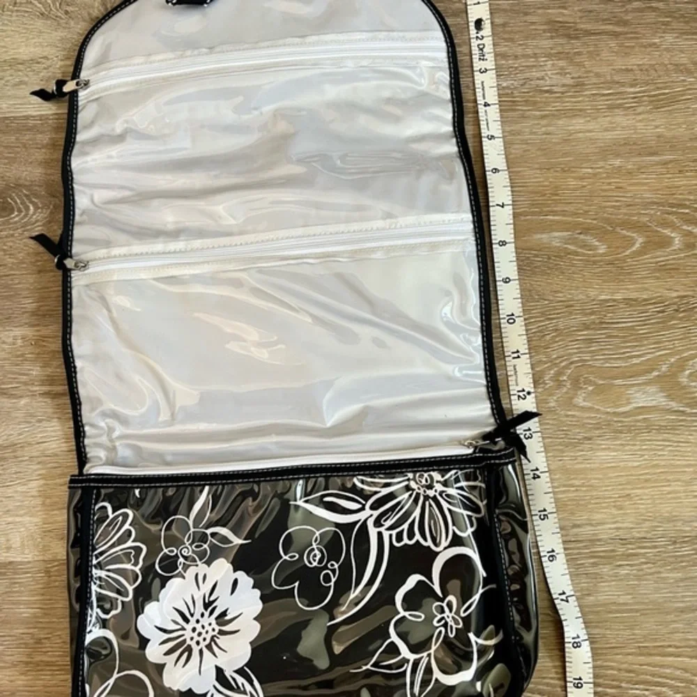 Hanging makeup bag